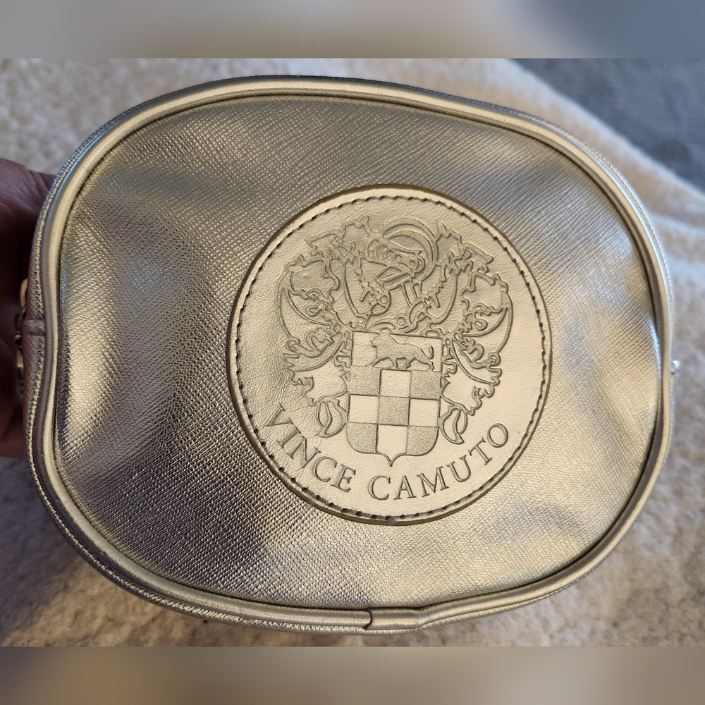 Vince Camuto Medallion Cosmetic Pouch/Clutch in Silver NWOT SALE 🤑🤑🤑🤑🤑🤑 - Picture 2 of 16